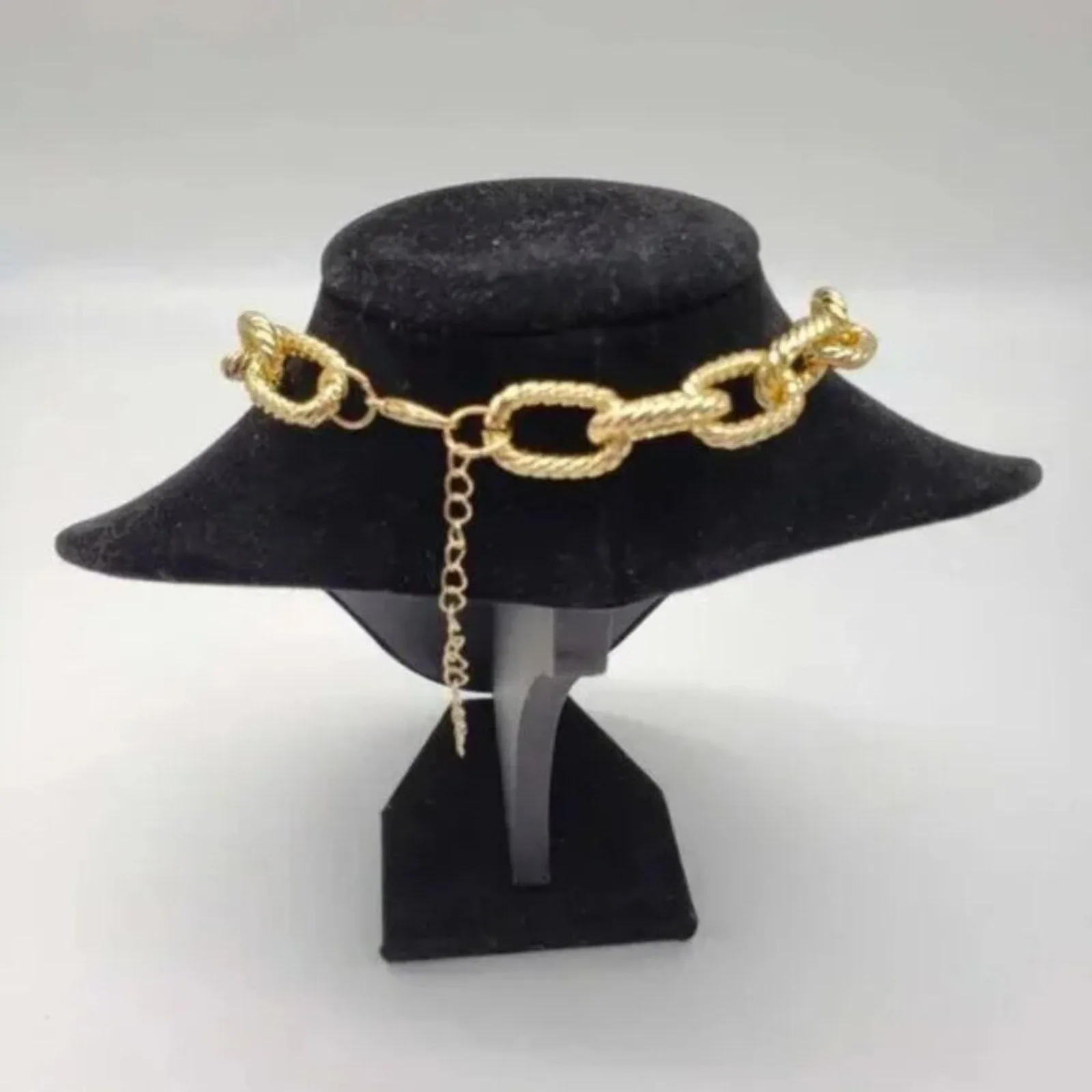 100%  Louis Vuitton Lock & Key with Unbranded Gold Plated Chain Necklace