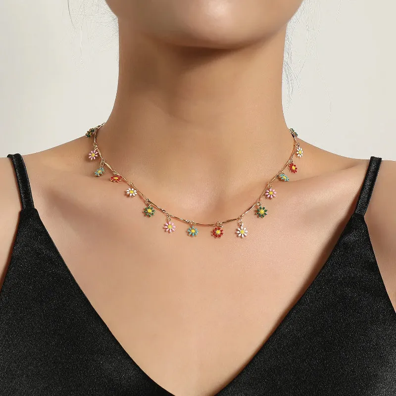 Fashionable Daisy Flower Pendant Necklace for Women