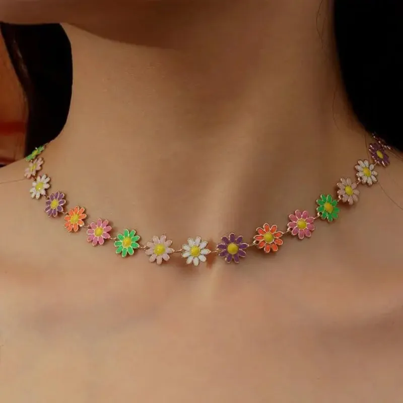 Fashionable Daisy Flower Pendant Necklace for Women