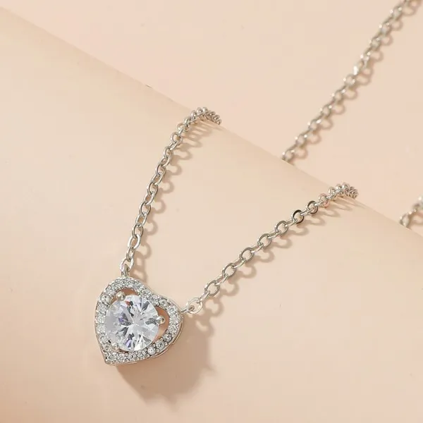 Fashionable White Zircon Love Heart Pendant Necklace Silver