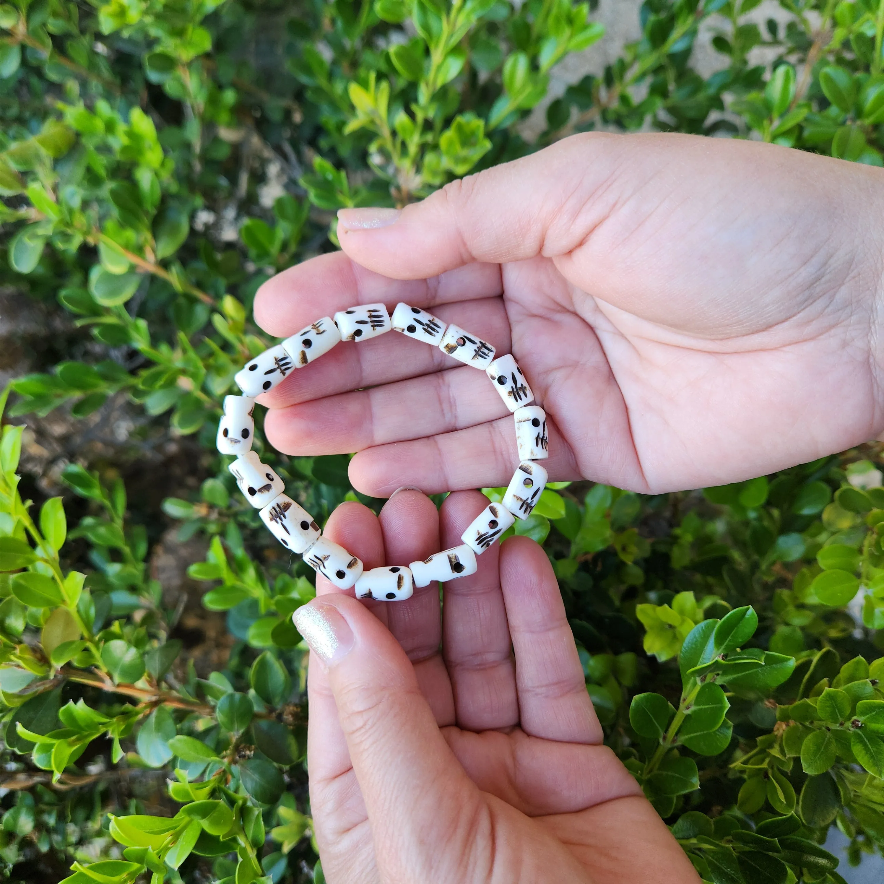 Hand Carved Skull Beaded Bone Bracelet (Pack of 4)