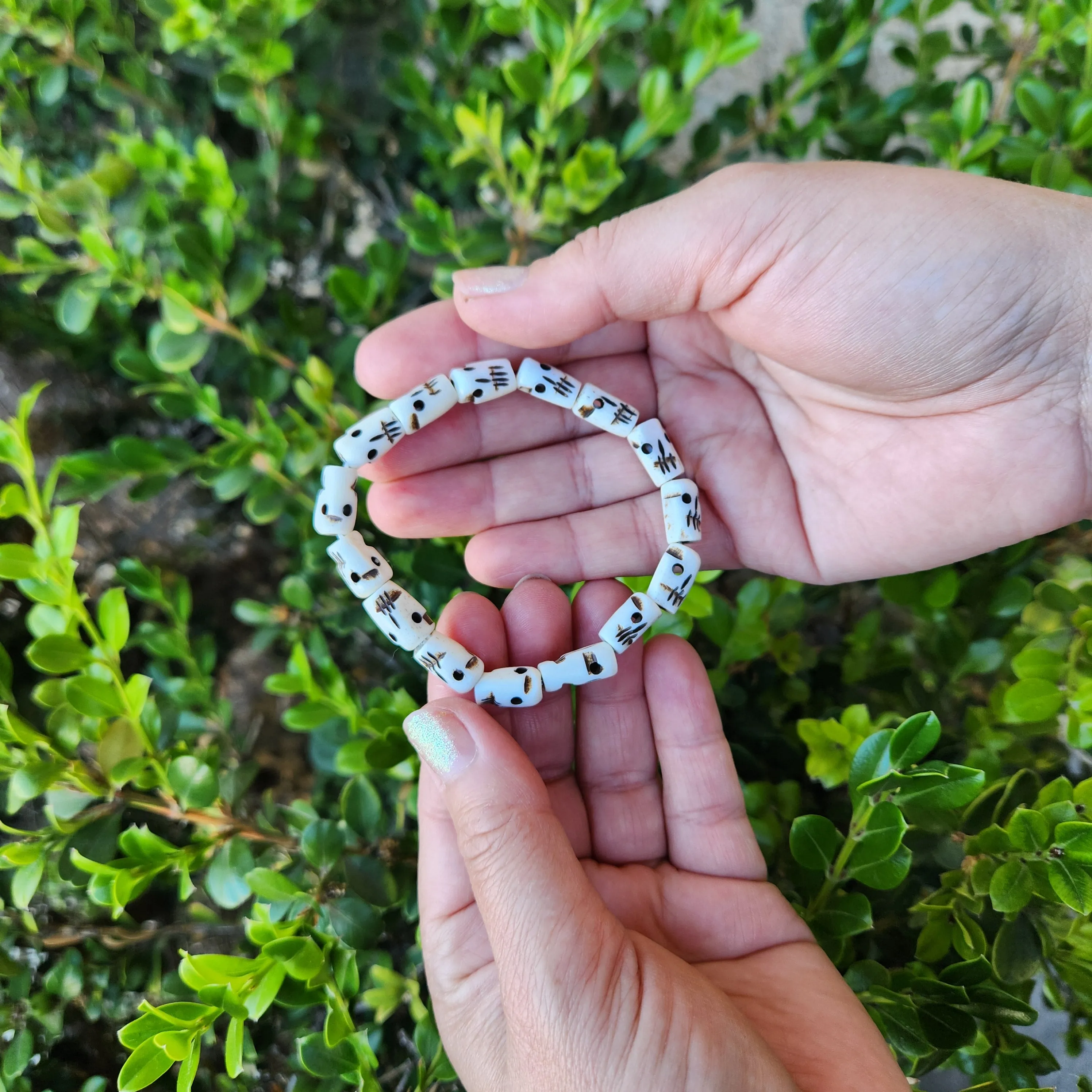 Hand Carved Skull Beaded Bone Bracelet (Pack of 4)