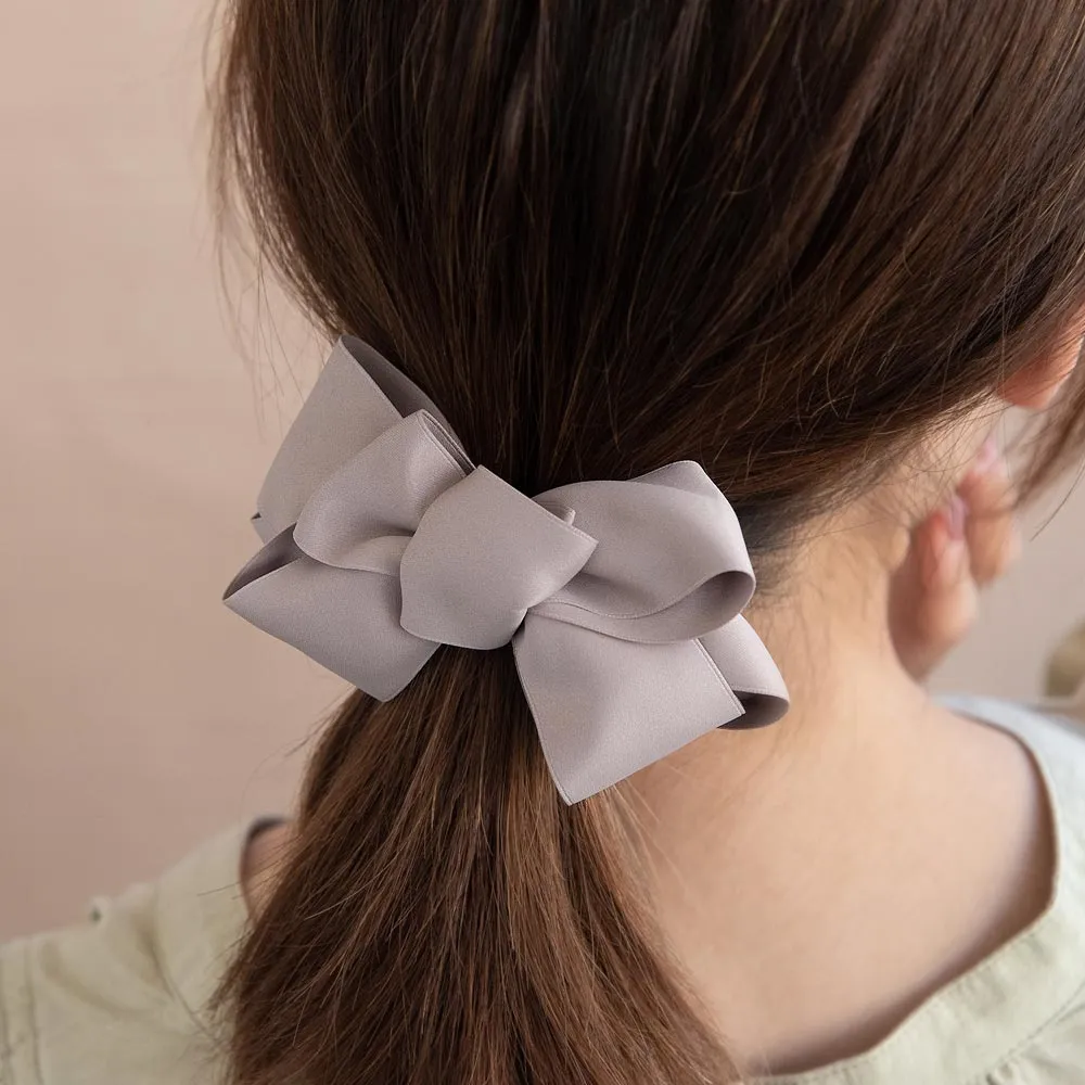 Irregular Bow Pony Hook