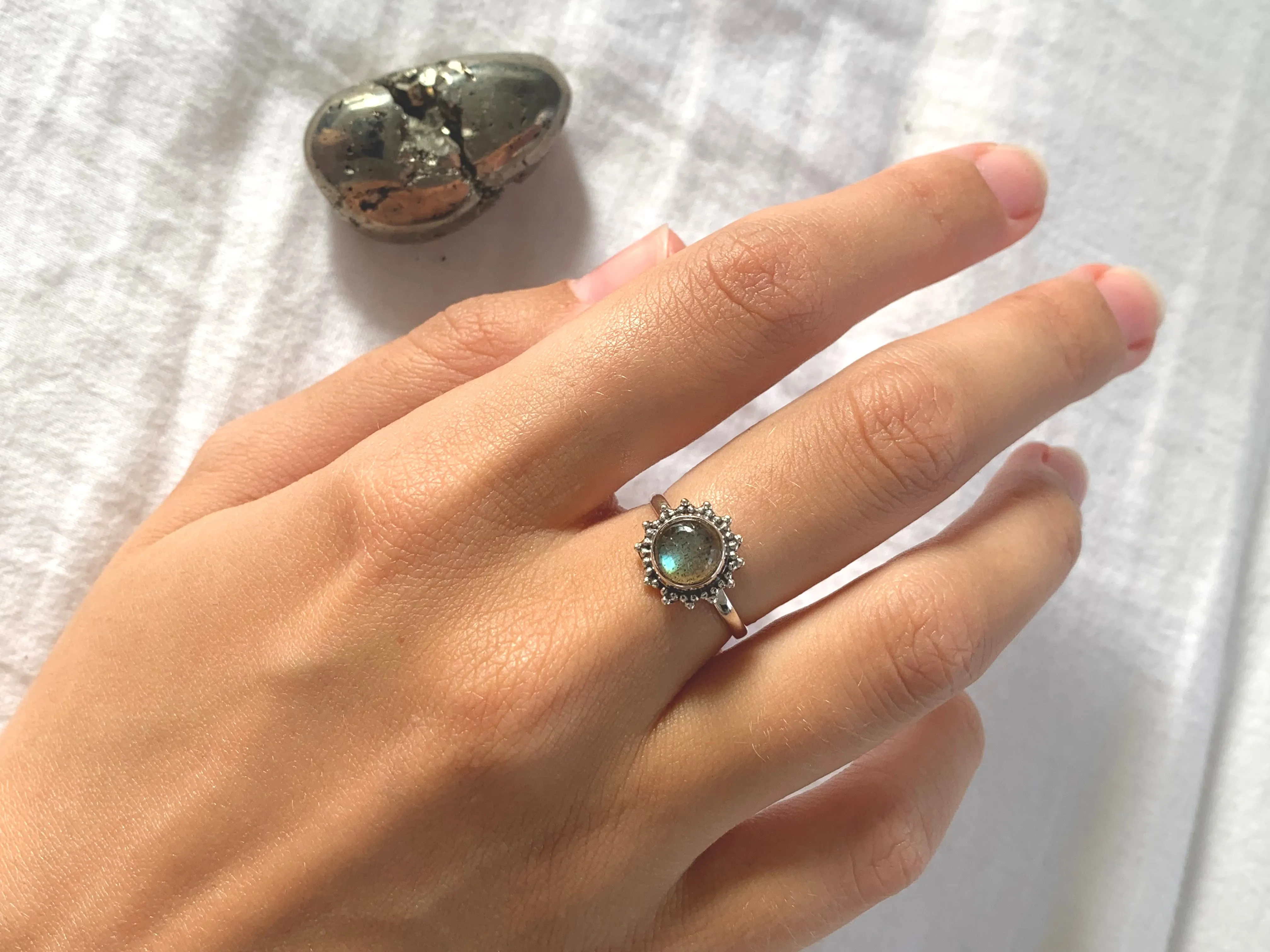 Labradorite Sole Ring