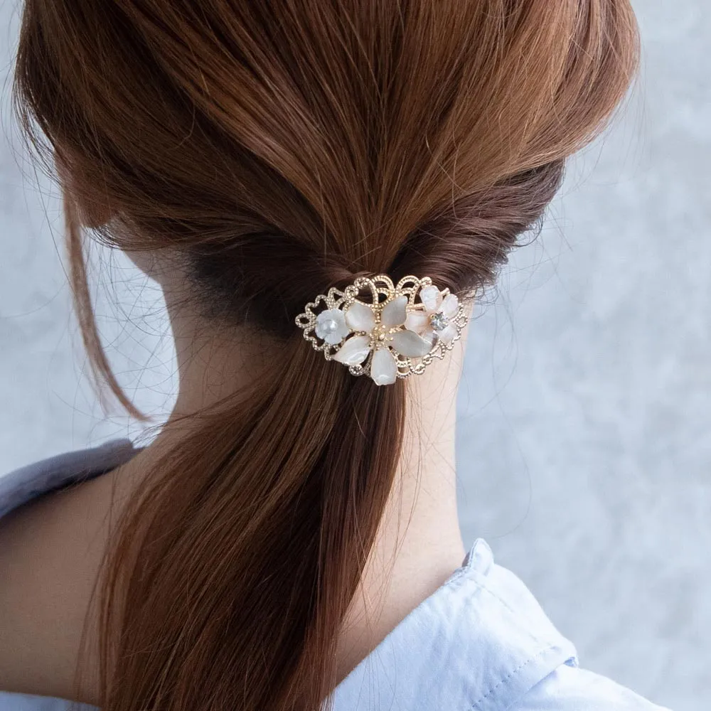 Oval Flower Pony Hook