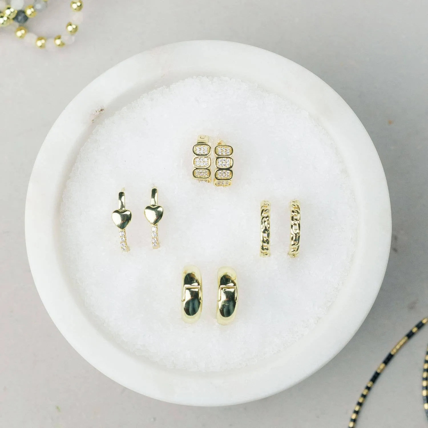 Simple Narrow to Wide Huggies - Gold