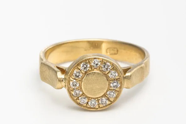 Unique Wedding Rings Set with Diamonds