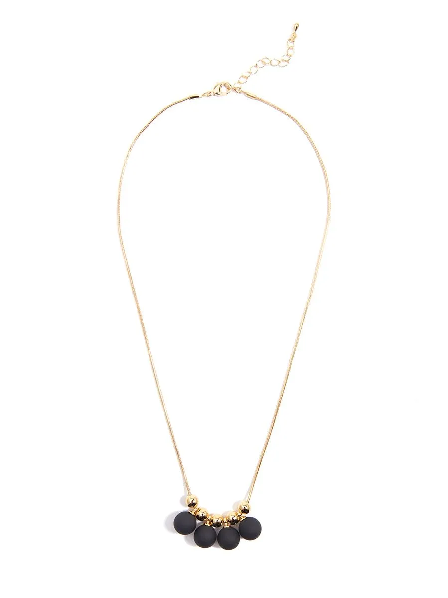 Zenzii Shiny Metal Necklace With Painted Metal Circle